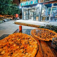 Outdoor sitting options at La Vieja in Sevilla