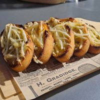 Pão de alho vegano at La Vieja in Sevilla