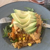 Baked sweet potato with quinoa and rocket salad. (Without balsamic glaze) Yum! 😋   at Sabor'art Café in Nazare
