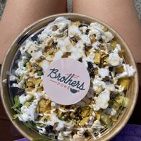 brown rice/salad mix as base, tofu, mango, carrots, zucchini, edamame, cucumbers, tortilla chips, vegan mayo, & tamari at Brothers Pokè in Levanto