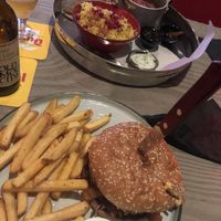 Seitan burger & lentil dahl at Hoogste Tijd in Eindhoven