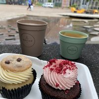 Kaffe, Chai Latte, Himbeer-Schoko und Cookie Cupcakes  at INTRO in Karlsruhe