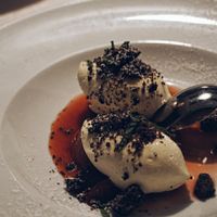 Weißes Schokoladenmousse mit Rum-Zwetschgen und Kakaocrumble at Gasthaus Bürgerstüble in Sankt Peter