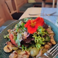 Veganer Blattsalat mit eingelegten Maronen at Gasthaus Bürgerstüble in Sankt Peter