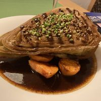 Spitzkohl auf Süßkartoffeln und schwarzer Bohnencreme  at Gasthaus Bürgerstüble in Sankt Peter