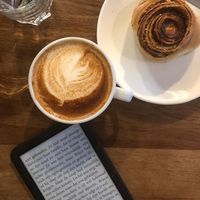 Hmmm, winter latte & hot cinnamon roll😇  at Joop in Schoorl