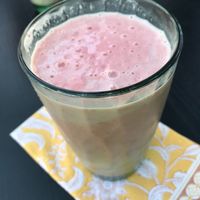 Raspberry, banana, mango smoothie with oat milk at Bioloco in Genval