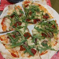 Pizza vegana at Piccolo in Cuenca