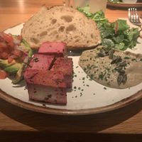 Tofu a la plancha con aguacate con pico de gallo y baba ganoush at Margarito in Valencia