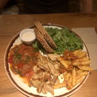 No pollo + pisto a la bilbaína + mayonesa oriental + penne a la boloñesa vegana  at Margarito in Valencia