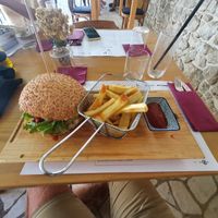 Vegan BBQ-Burger with French Fries at Ninas Place  in Razanac