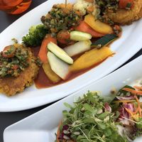 Maisbratlinge mit Gemüse, Tomatensoße & Salat at Ochsen in Merklingen