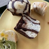 Spinach bread, chocolate and salty pastry   at Vegan Veganing in Seoul