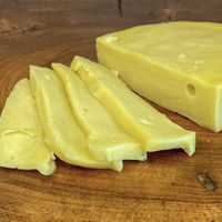 Queijo vegetal tipo prato  at Tizu in Curitiba