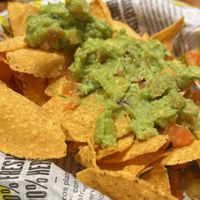 Nachos con pico de gallo y guacamole   at González & Co in Barcelona