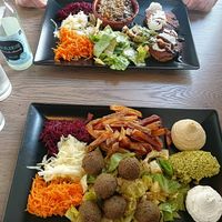 Assiette tournesol et assiette moyen orient at Le Tournesol Cuisine Vegetarienne in Albi