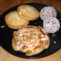 Romkugler, Apple-Rice-Roll and Marzipan-Nougat-Biscuits at Landbageriet - Naturbageriet in Copenhagen