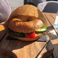 Bagel mit Auberginen Creme at Hafen Kaffee in Husum