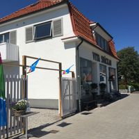 Entrance from the street  at Vita Snäckan in Bastad