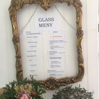The Ice cream menu, shows four plant-based (växtbaserade)  in the lower right corner. at Vita Snäckan in Bastad