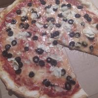 Vegan pizza at Spanish Pizza in Madrid