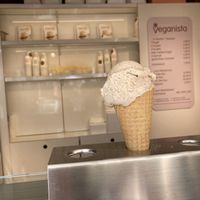 Cinnamon oat at Veganista Ice Cream XI in Vienna