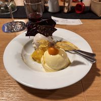 Hausgemachtes Eis (Cashew-Vanille und Mango-Maracuja) mit Mango-Kokosnuss-Kompott  at Hotel-Restaurant Linde in Heidenheim