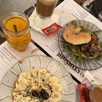 Vegan Bagel & vegan pancakes at O Croisant in Coimbra