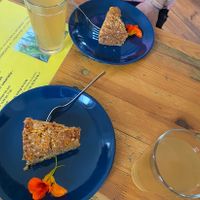 Karottenkuchen und Kräuterlimonade at Lassaneria in Lassan