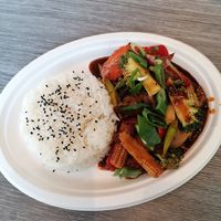 Vegansk "biff" wok at EatHappy Vegan in Oslo