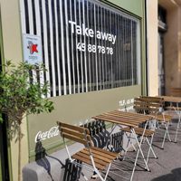 Outdoor seating at EatHappy Vegan in Oslo