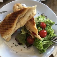 Gegrillt mit Gemüse und veganem Käse  at Zondag in Maastricht