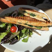Vegan panini knolselderij-pastinaakmousse met spinazie zongedroogte tomaatjes en pijnboompitjes  at Zondag in Maastricht