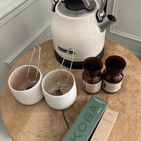 Herbal teas & beauty products in the room at Hoy in Paris