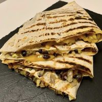 Quesadilla de Boletus con queso vegano at Bar Murillo in Boltana