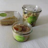 Rohkostkuchen, Quinoasalat, Hummus at Biorganic Santa Eulalia in Ibiza