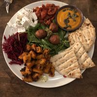 Mezze at Froindlichst in Berlin