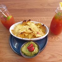 Nachos with cheese and guacamole 🥑 at Froindlichst in Berlin