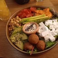 Billy Bowl mit grünem Spargel at Froindlichst in Berlin