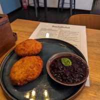 Vegan camembert at Froindlichst in Berlin