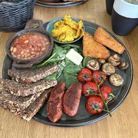 The most incredible English breakfast   at Froindlichst in Berlin