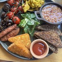 English  breakfast   at Froindlichst in Berlin