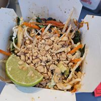 Vegan pad thai con verdure e tofu at Curry & Co in Turin