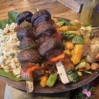 Ensalada de bulgur con brochetas de champis  at Maracuyá in Flores