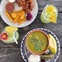 Jocon vegano y alitas de coliflor at Maracuyá in Flores