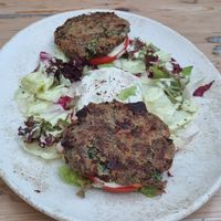 "Kolokithokeftedes" stuffed courgette pancakes with Greek vegan veta & herbs on a bed of tomatoes served with tzatsiki (10,90€) at Apostel's in Munich