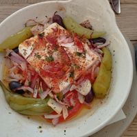 Warme Vorspeisen veganer Feta auf Tomate at Apostel's in Munich