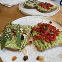 On a partagé les deux toasts disponibles à l’avocat   at Stolia in Shkoder