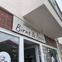 sign at Julians Eismanufaktur Birne & Beere in Hannover