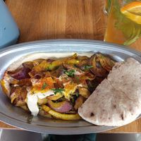 Jerusalem Teller planted: 4.5/5 Tasty and a lot of vegan chicken. at NENI in Vienna